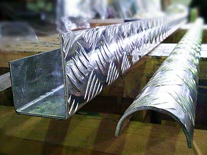 アルミニウム縞板の使用用途 | ニッカル商工